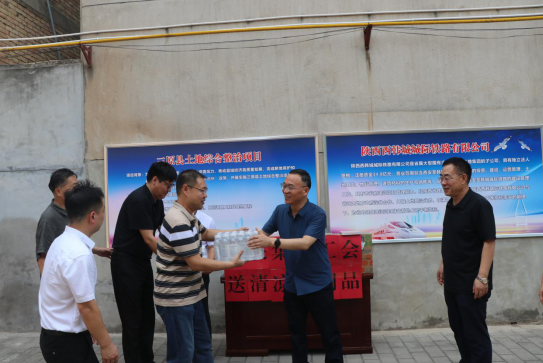 陕铁集团领导赴三原县慰问西韩土地综合整治项目部一线员工
